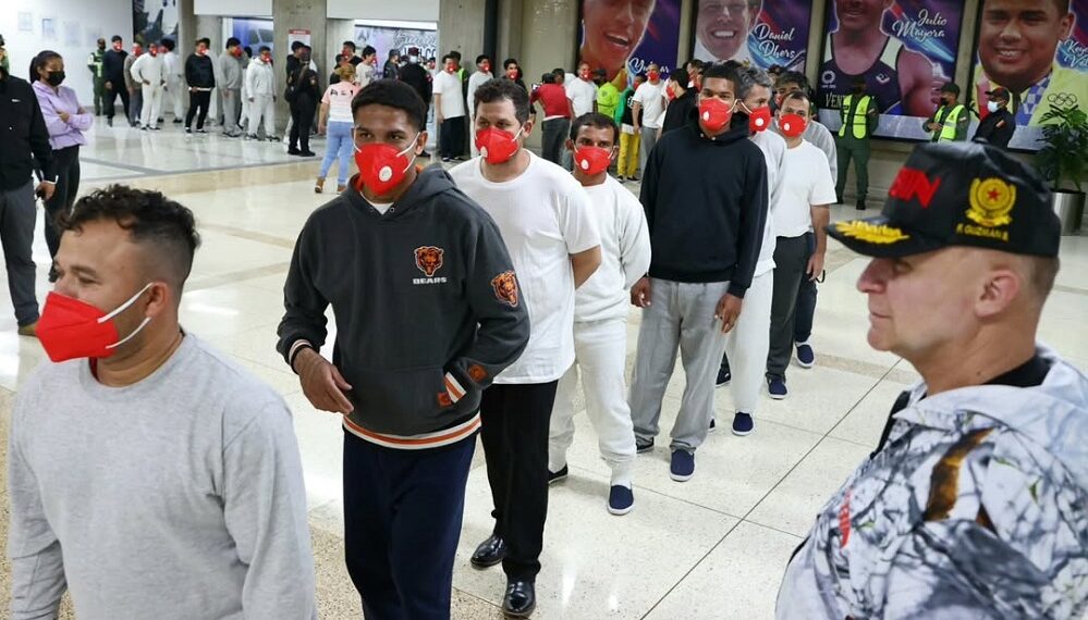 Llegaron otros 195 venezolanos deportados por EEUU