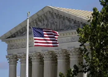 Corte Suprema de EEUU impide a Trump reanudar expulsión de venezolanos bajo ley  de Enemigo Extranjero