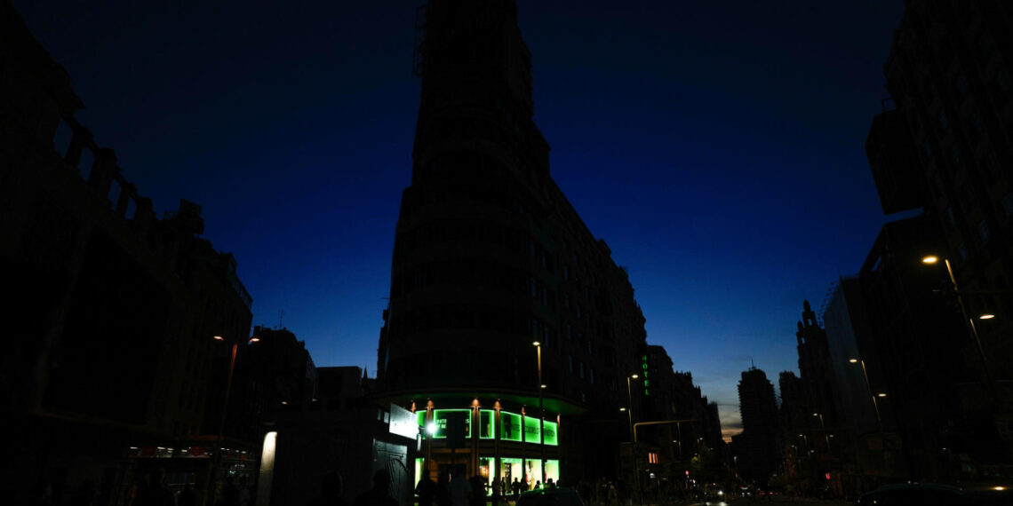 España desmiente que un «experimento» haya causado el apagón de abril