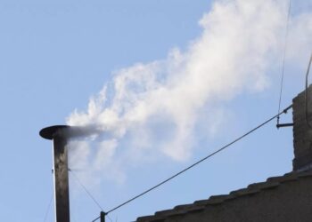 «Fumata blanca»: el cónclave ya eligió al Papa 267