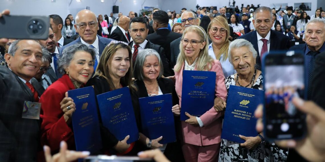 Oficialistas garantizan debate de respeto con opositores y apoyo «con las dos manos» a reformas de Maduro en la AN