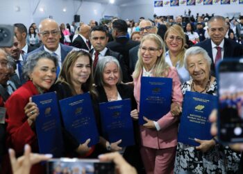 Oficialistas garantizan debate de respeto con opositores y apoyo «con las dos manos» a reformas de Maduro en la AN