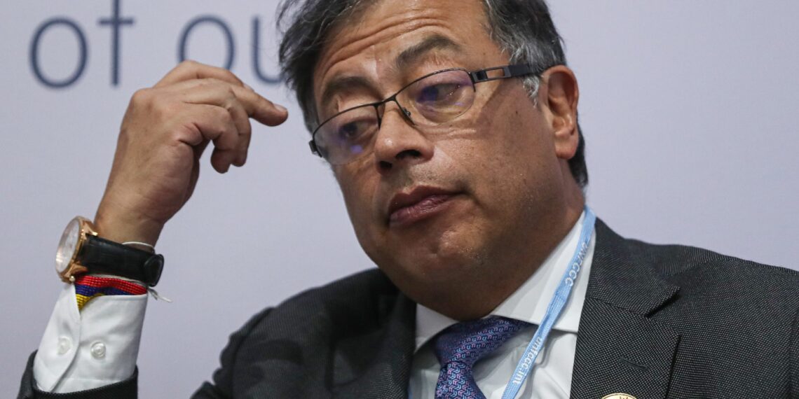 Gustavo Petro pide a colombianos en EEUU manifestar contra impuesto a las remesas