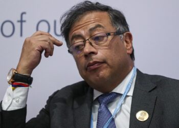 Gustavo Petro pide a colombianos en EEUU manifestar contra impuesto a las remesas
