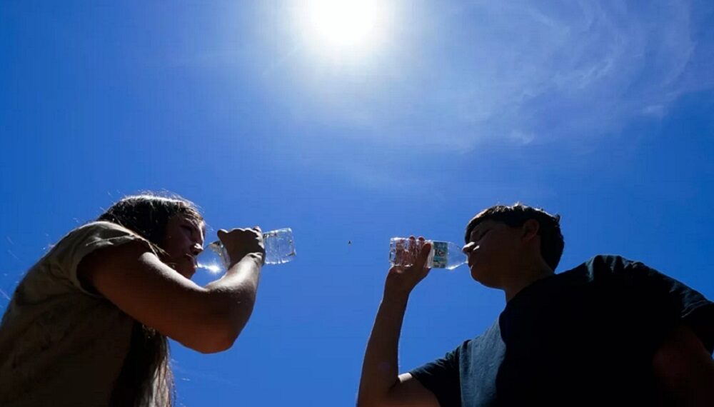 Mitad de la población mundial sufrió mes extra de calor extremo por el cambio climático