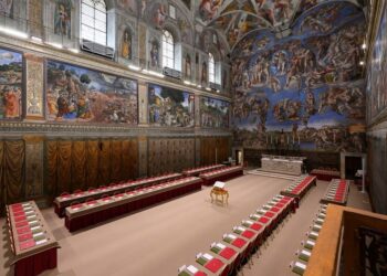 Todo listo en la Capilla Sixtina para el cónclave que elegirá al nuevo Papa