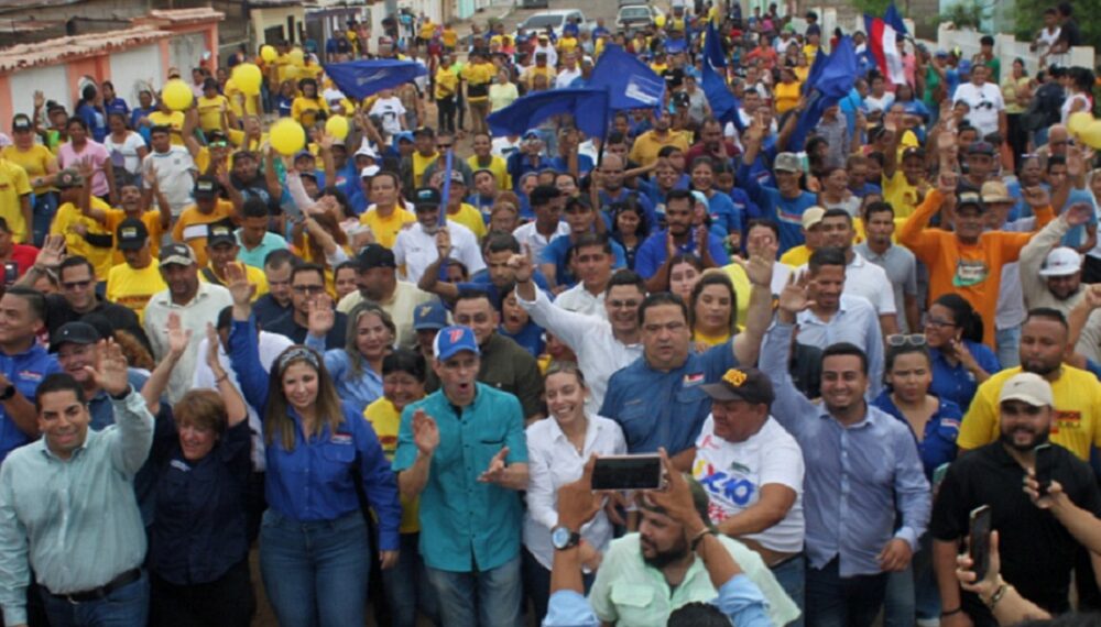 Capriles encabezó movilización en respaldo a Rosales en Maracaibo