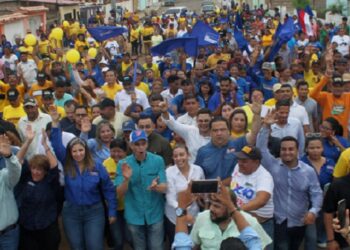 Capriles encabezó movilización en respaldo a Rosales en Maracaibo