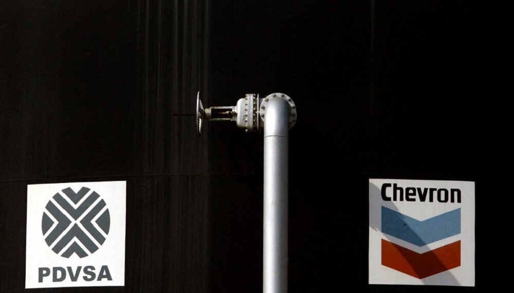 EFE: EEUU concederá a Chevron licencia de operación mínima en Venezuela