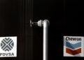 EFE: EEUU concederá a Chevron licencia de operación mínima en Venezuela