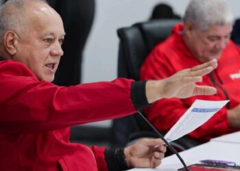 Cabello: “Quedarán para el basural de la historia quienes intentaron boicotear” las elecciones