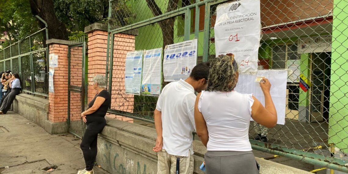 Así se vieron algunos centros de votación en Caracas (Fotos + Videos)