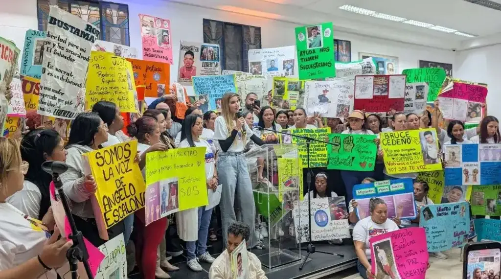 Familiares de migrantes venezolanos encarcelados en El Salvador exigen justicia y respuestas de la ONU