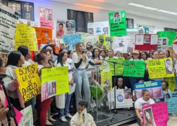 Familiares de migrantes venezolanos encarcelados en El Salvador exigen justicia y respuestas de la ONU