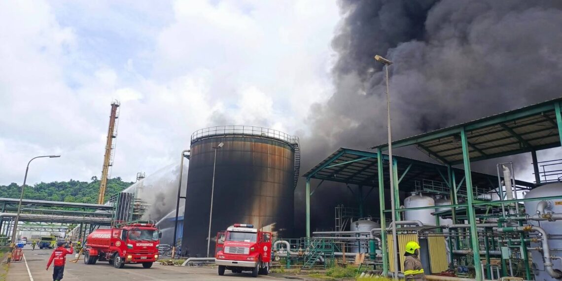 Ecuador declara «emergencia» en refinería Las Esmeraldas tras incendio que suspendió sus operaciones