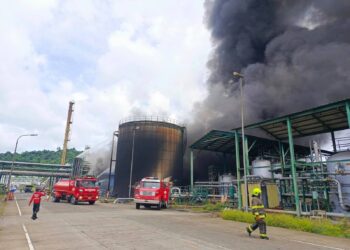 Ecuador declara «emergencia» en refinería Las Esmeraldas tras incendio que suspendió sus operaciones