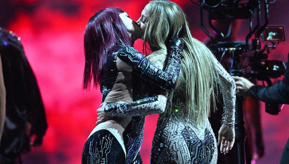 Billie Eilish triunfó en los AMAs y JLo acaparó los titulares