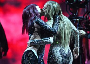 Billie Eilish triunfó en los AMAs y JLo acaparó los titulares
