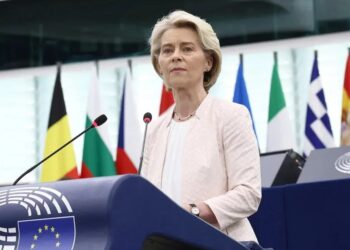 Comisión Europea tacha de «abominable» bombardeo israelí a una escuela en Gaza