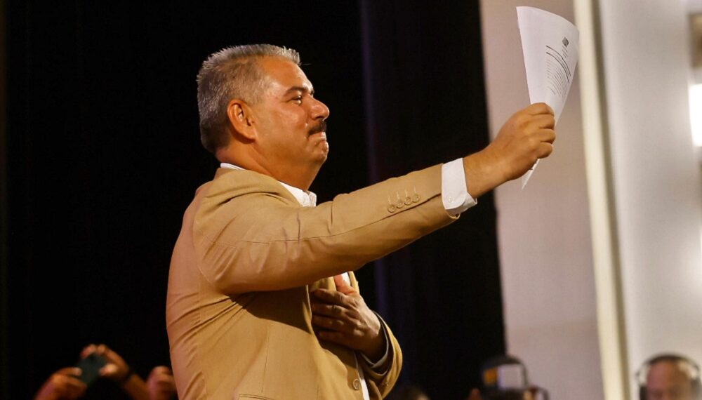 Luis Caldera prometió en su proclamación como gobernador electo que reconstruirá el Zulia