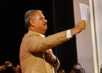Luis Caldera prometió en su proclamación como gobernador electo que reconstruirá el Zulia