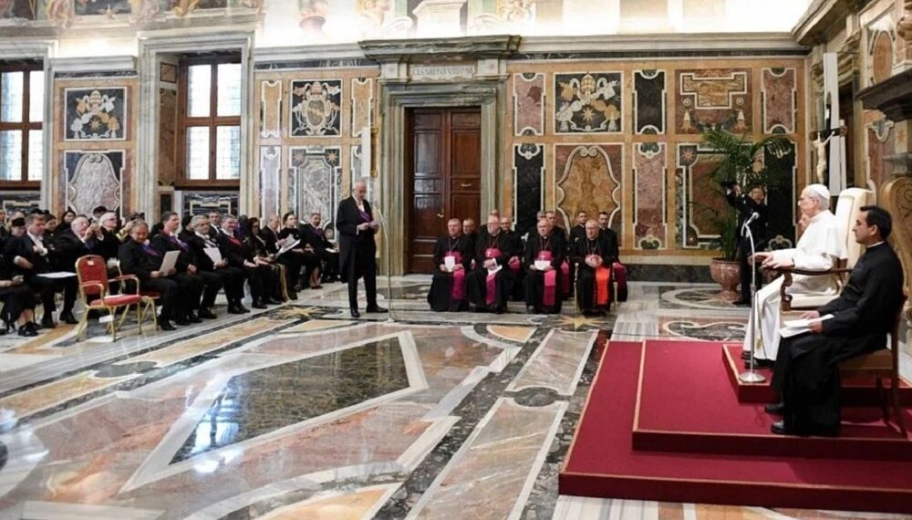 León XIV pide defender «dignidad» de los migrantes