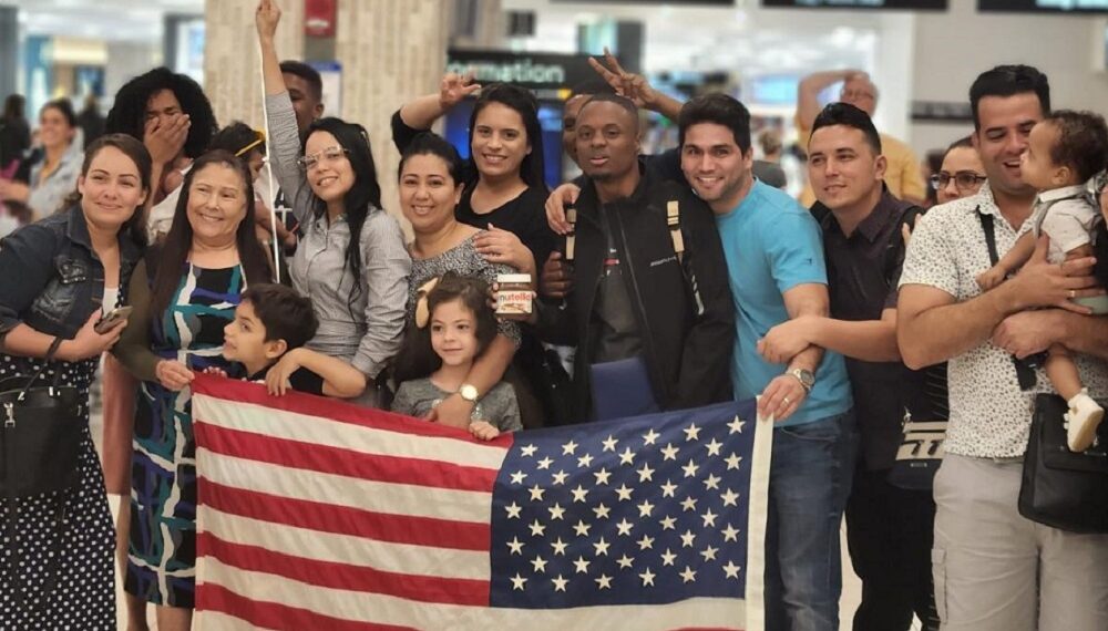 Trump pide al Supremo acabar con el “parole” para venezolanos, cubanos, haitianos y nicaragüenses