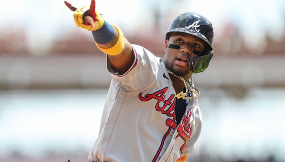 Ronald Acuña Jr. regresa con Bravos tras lesión en la rodilla izquierda