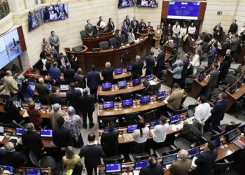 Petro insiste: su partido pide al Senado repetir votación sobre la consulta popular