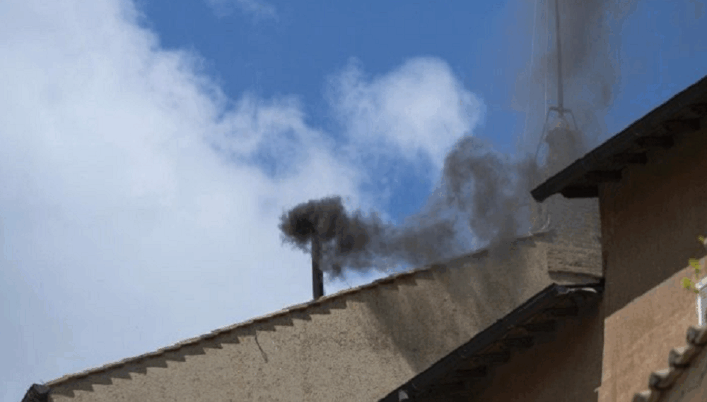 Segunda fumata negra: aún no hay Papa