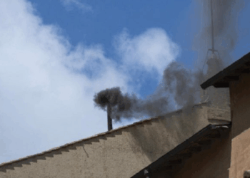 Segunda fumata negra: aún no hay Papa