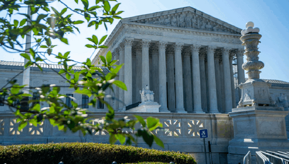 Acusan a la Corte Suprema de permitir la «mayor deslegalización» de migrantes en EEUU