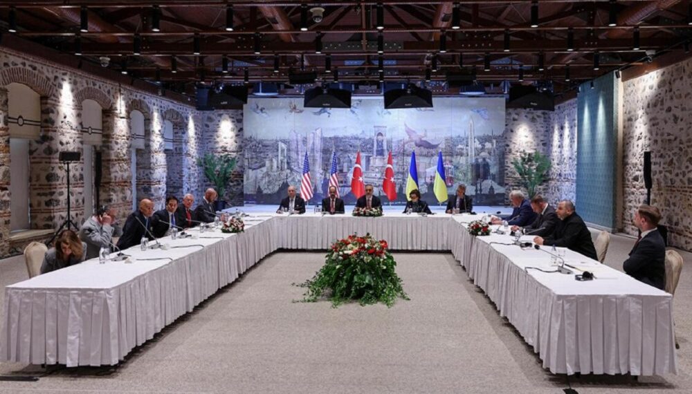 Rusia y Ucrania acuerdan intercambiar a mil prisioneros y estudiar alto el fuego