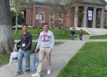 Gobierno de Trump prohíbe a Harvard admitir estudiantes extranjeros