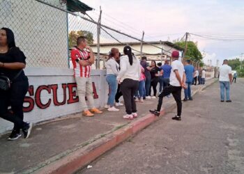 Elecciones inician con normalidad en el Zulia