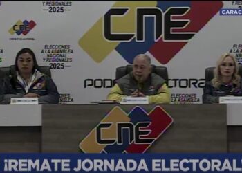 Consejo Electoral anuncia prórroga de los comicios: «por una hora o mientras haya gente votando»