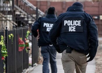 Jueza de EEUU respalda uso de Ley de Enemigos para deportar a migrante venezolano