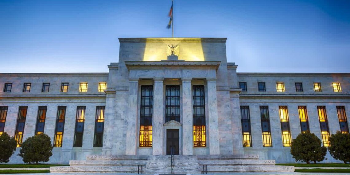 La Fed inicia reunión sobre tasas en EEUU bajo incertidumbre arancelaria y presión de Trump