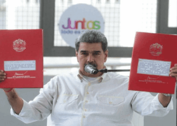 Nicolás Maduro firmó decretos para apoyar proyectos de las comunas