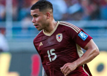 «Es inaceptable»: FVF repudia «actos de xenofobia» contra Miguel Navarro (+Comunicado)