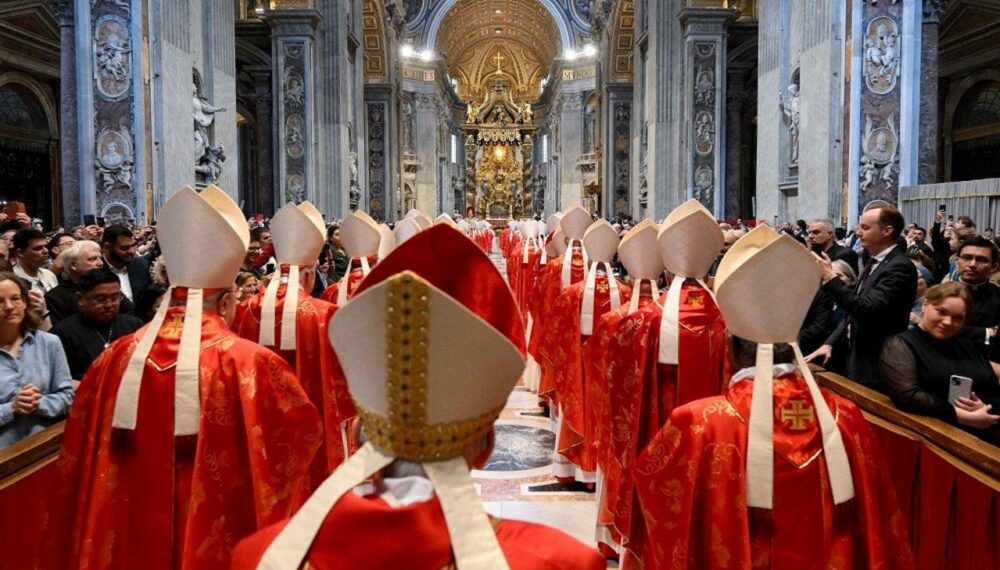 Cardenales almorzaron juntos antes de encerrarse en la Capilla Sixtina para el cónclave