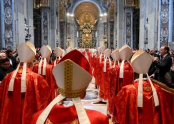 Cardenales almorzaron juntos antes de encerrarse en la Capilla Sixtina para el cónclave