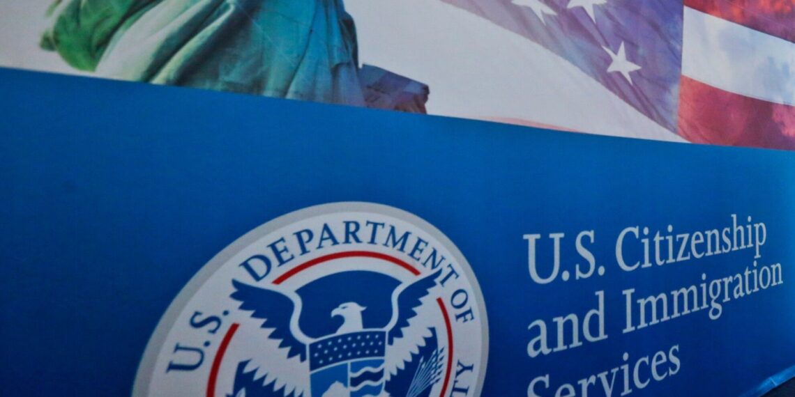 Corte Suprema de EEUU permite a Donald Trump revocar el parole humanitario a migrantes