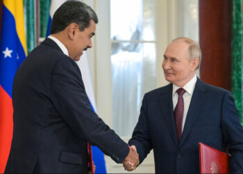 Venezuela  y Rusia firman acuerdo para reforzar capacidad de defensa de ambos países