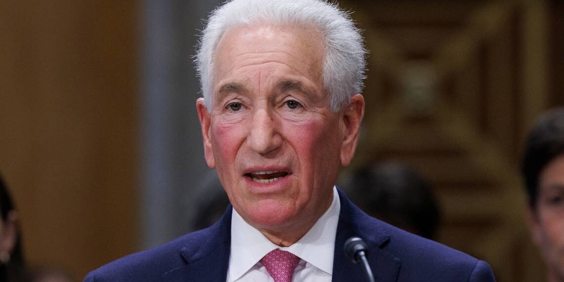 Senado de EEUU avala al consuegro de Trump como embajador en París