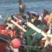 Al menos 7 personas murieron al volcarse  una barcaza de migrantes en las islas Canarias