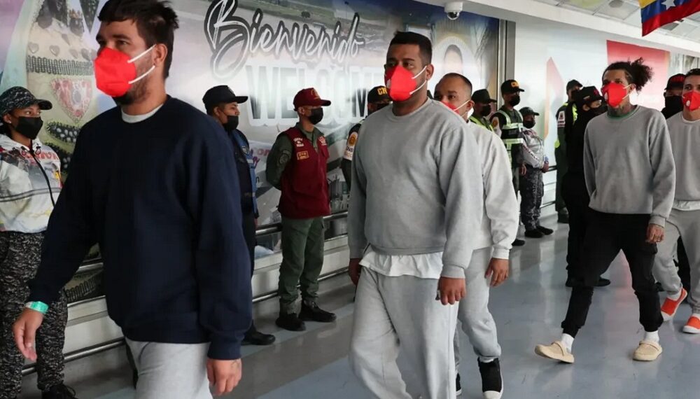 Llegó desde Honduras vuelo con otros 150 migrantes venezolanos