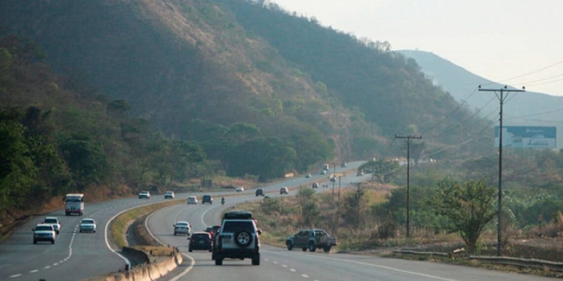 Restringirán tránsito de vehículos de carga pesada por la Autopista Regional del Centro el 7 y 8 de junio