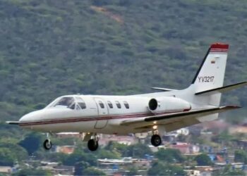 Encuentran restos humanos y documentos de la avioneta desaparecida en La Guaira