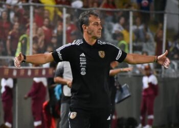 “Bocha” Batista: La estrategia contra Uruguay “va a ser pensando en ganar»